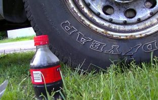 28 Insanely Useful Car Cleaning Hacks