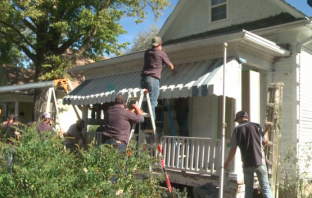 College Students Finish Painting House of Deployed Soldier